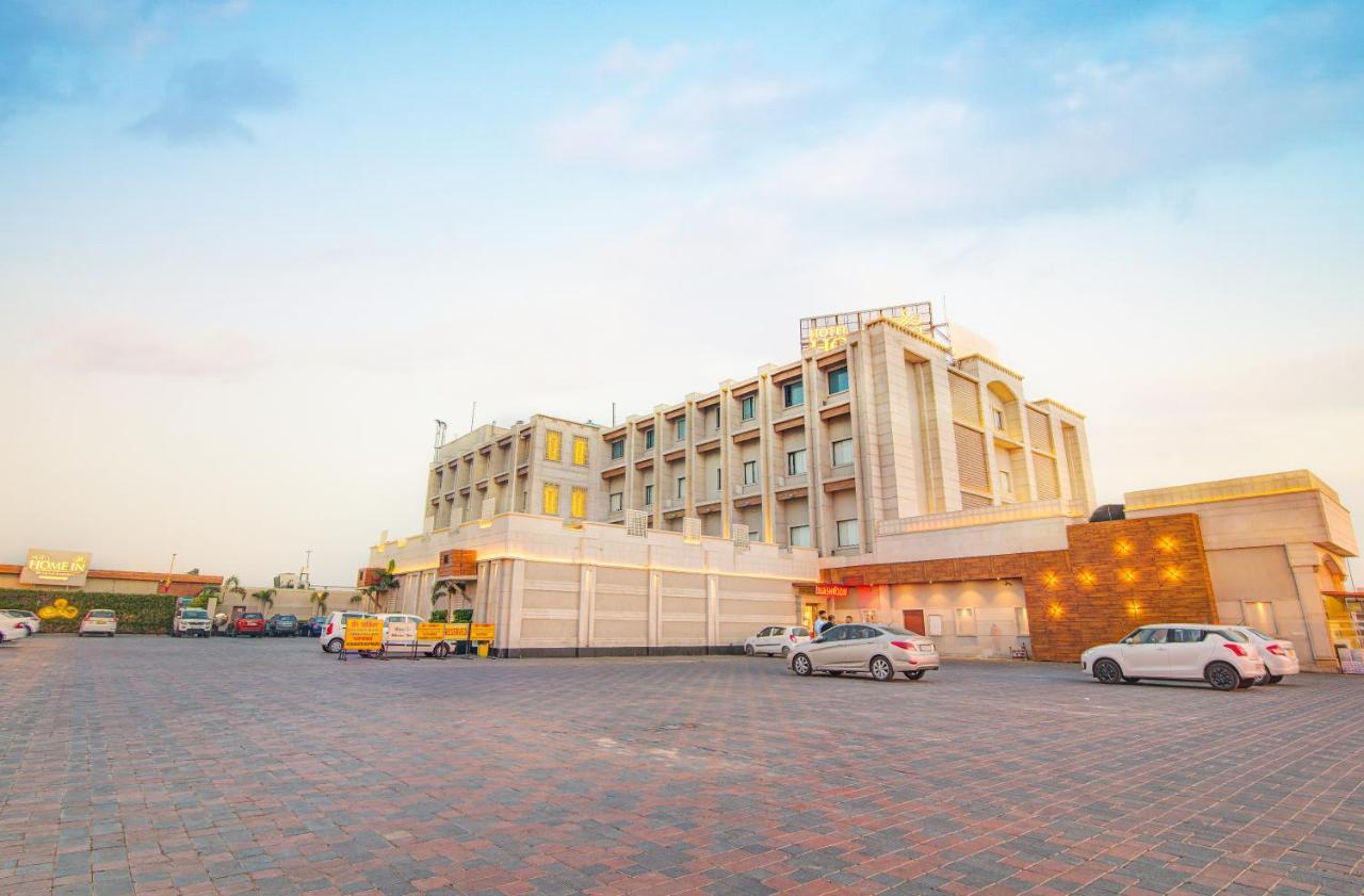 Hotel Home In By Amrik Sukhdev Sonipat Exterior foto