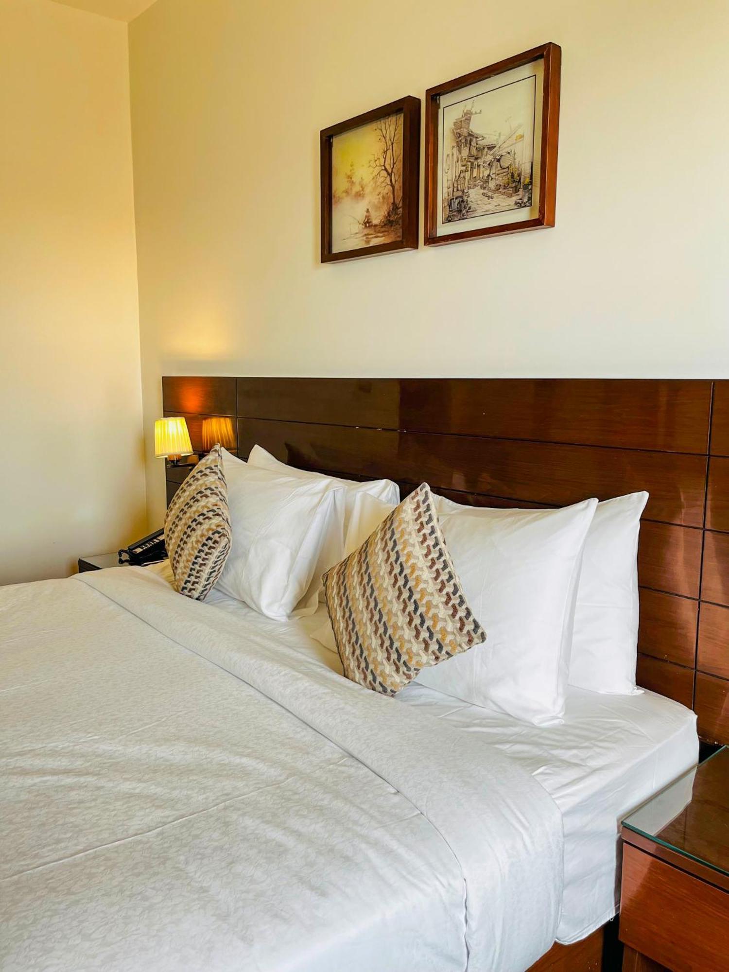 Hotel Home In By Amrik Sukhdev Sonipat Exterior foto